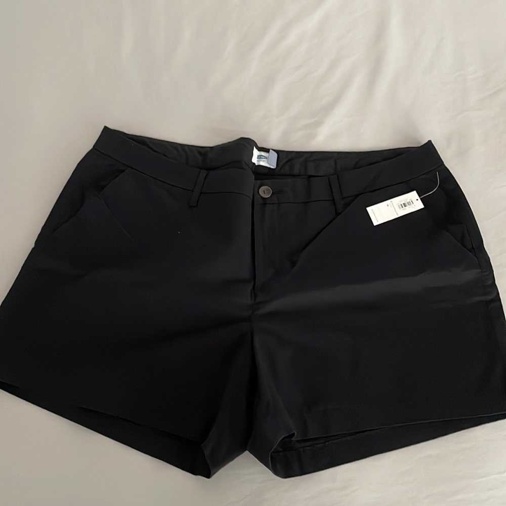 Black Old Navy chino shorts. New with tags. Size 16.